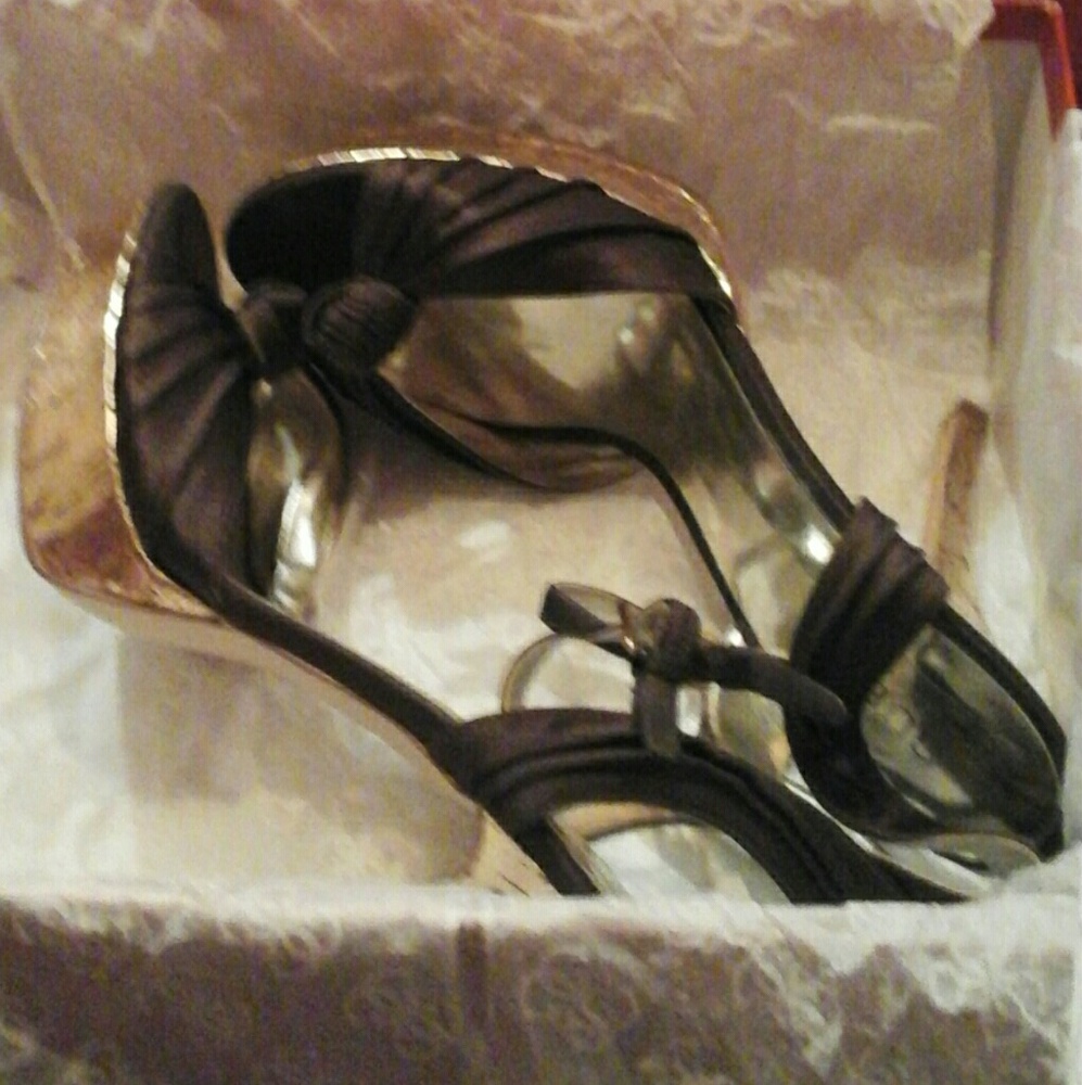 GUESS? GWBELIEVE